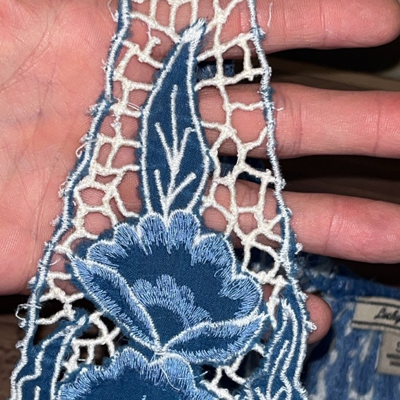 LUCKY BRAND, FLORAL LACE YOKE TANK - Picture 4 of 16